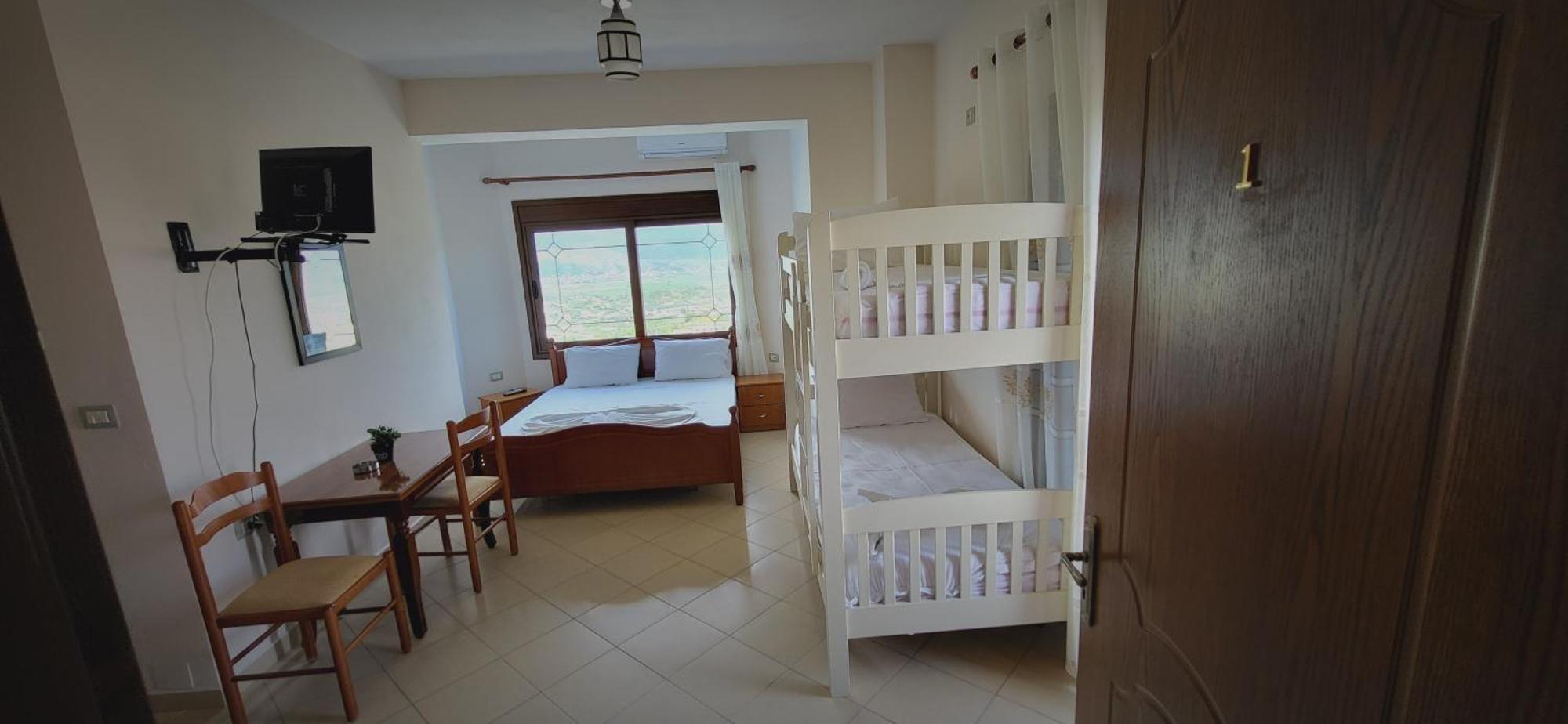 Eglent'S Tourist House Hotell Sarandë Rum bild